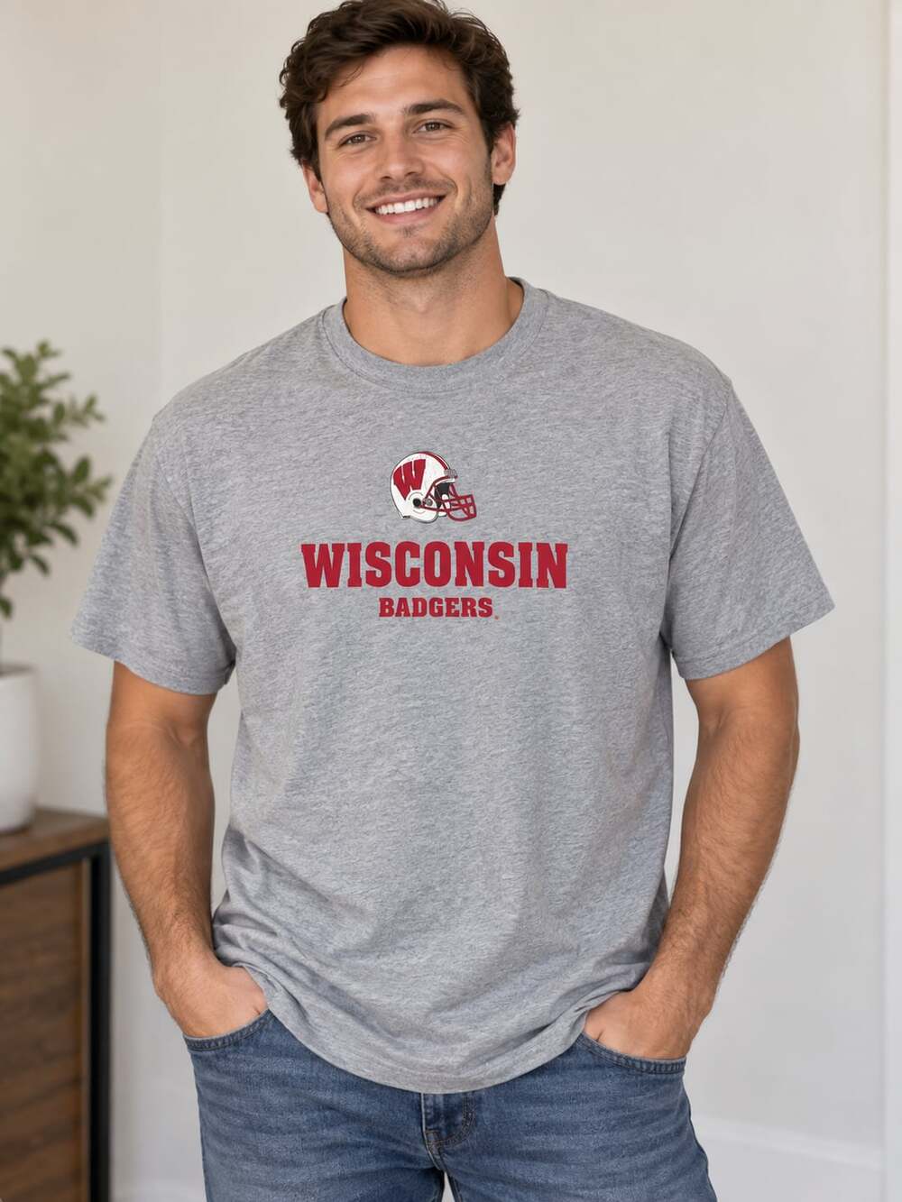Gildan Wisconsin Badgers T-Shirt Size L Gray Heavy Cotton Crewneck